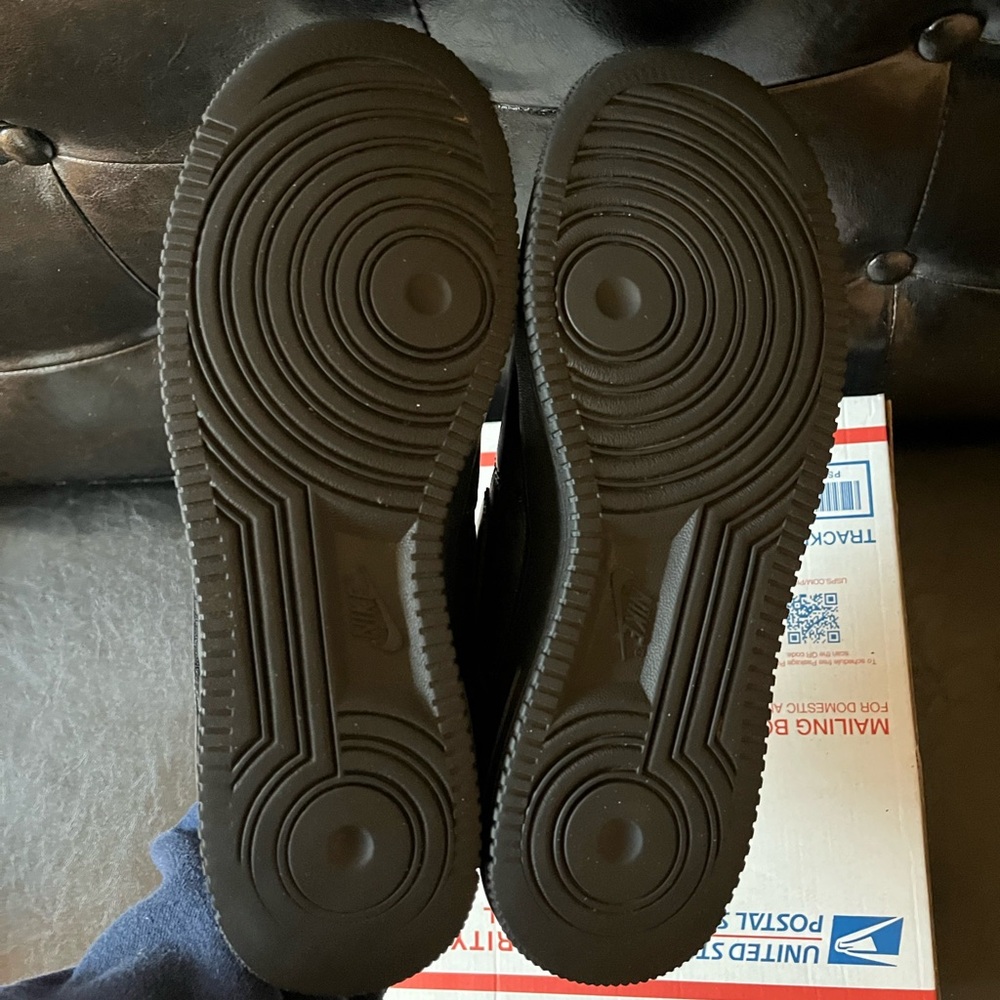 Supreme x Nike Air Force 1 Low ‘Box Logo – Black’ Men’s 9.5 - Picture 6 of 7